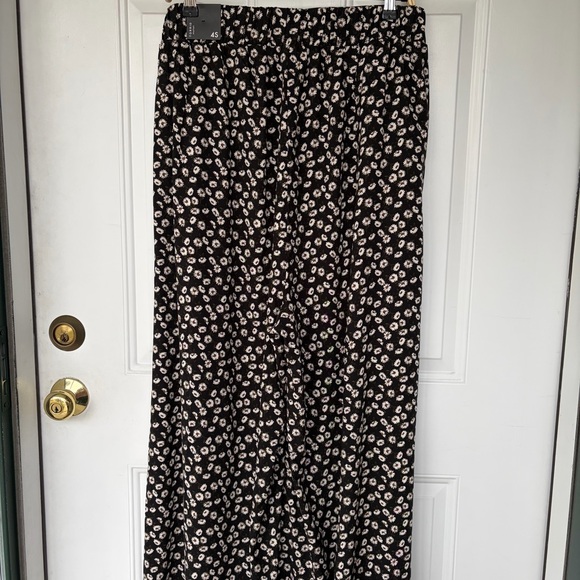 •Torrid• NWT Wide Leg Daisy Ditsy Floral Pants - Size 4X Short - Picture 6 of 12